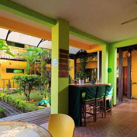 Hotel Boutique La Casa De Las Flores Cahuita Bagian luar foto