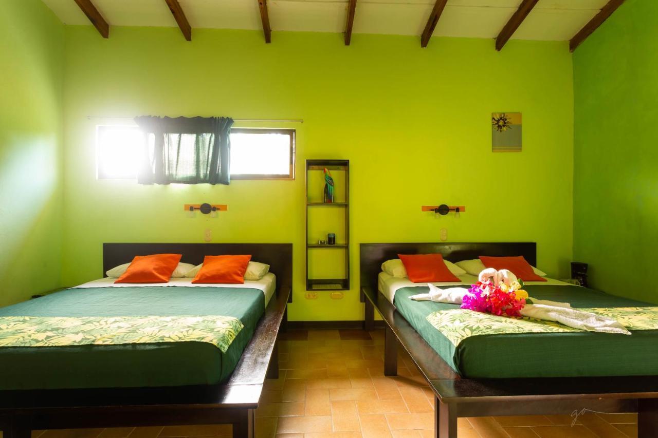 Hotel Boutique La Casa De Las Flores Cahuita Bagian luar foto