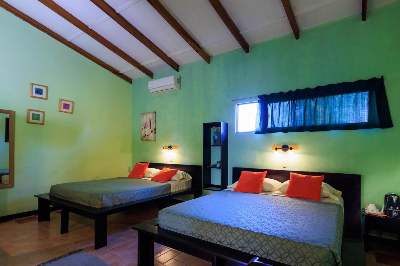 Hotel Boutique La Casa De Las Flores Cahuita Bagian luar foto