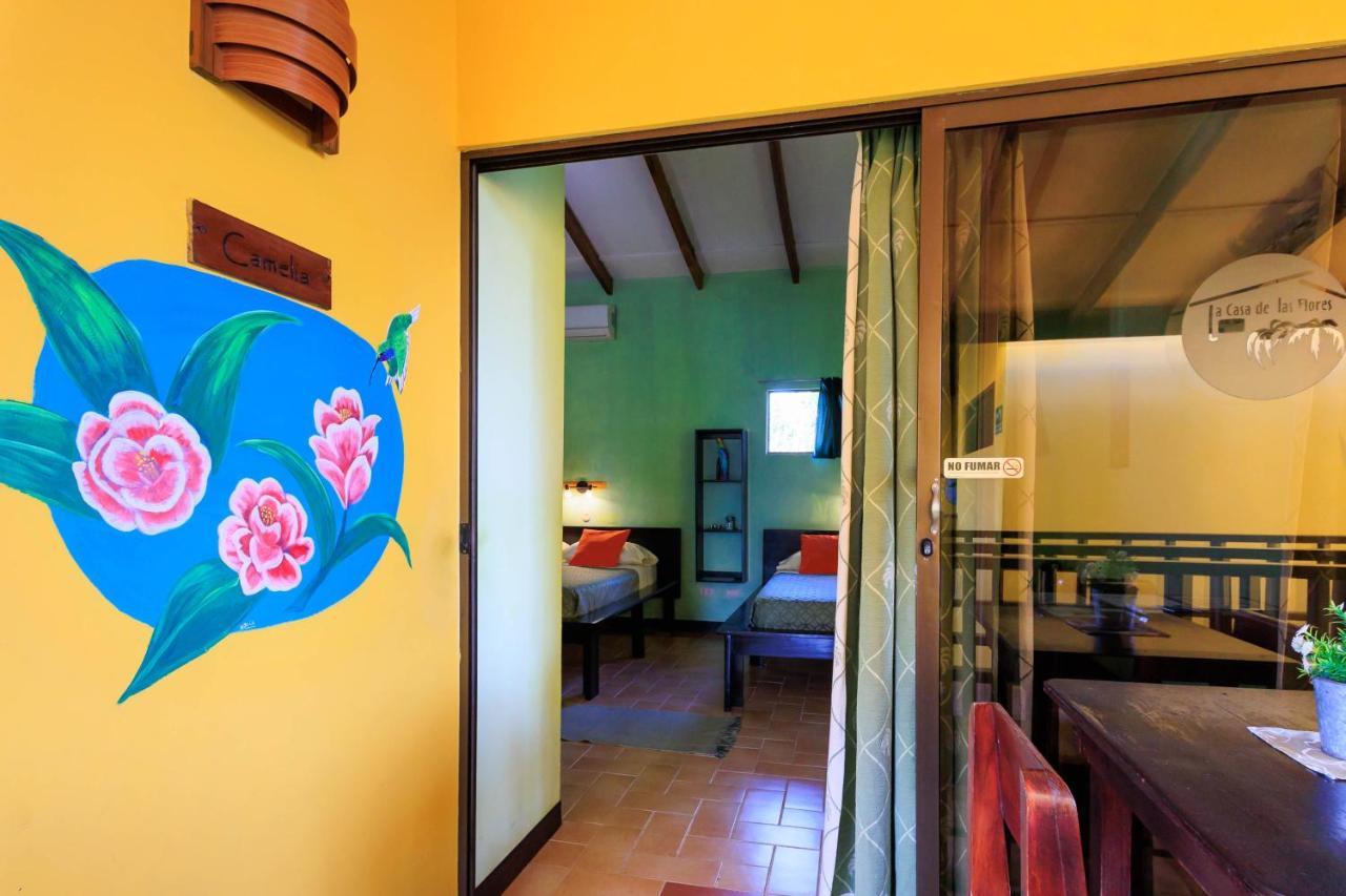 Hotel Boutique La Casa De Las Flores Cahuita Bagian luar foto