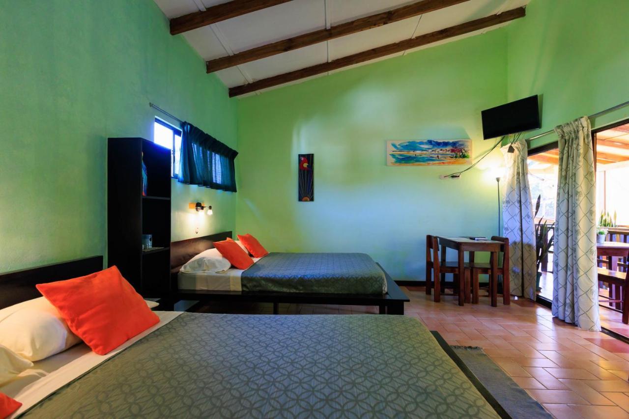Hotel Boutique La Casa De Las Flores Cahuita Bagian luar foto
